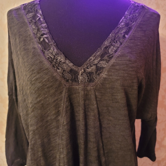 Dkny Tops - DKNY Jeans Lace V-Neck 3/4 Sleeve Top (XL)